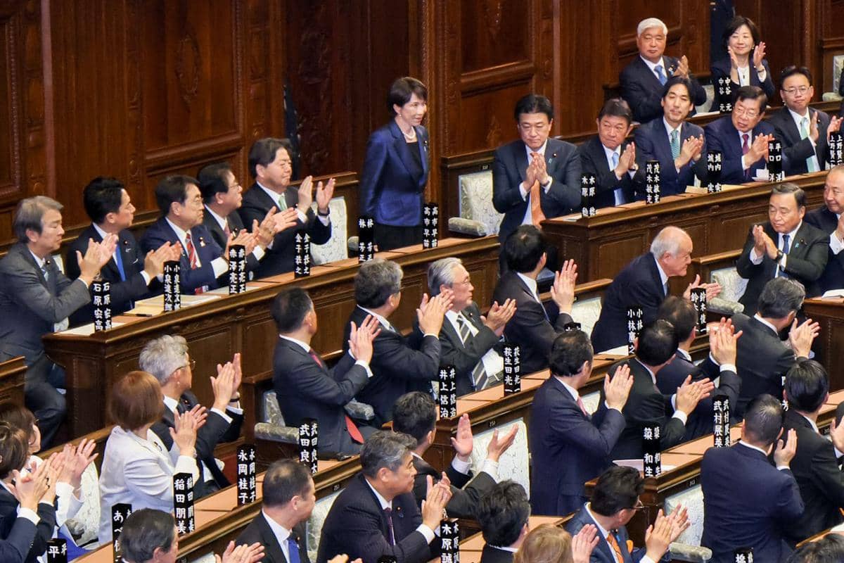 Potret Perdana Menteri Jepang Sanae Takaichi bersama parlemen Jepang. (x.com/takaichi_sanae)