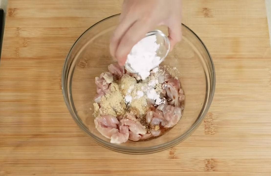 ilustrasi marinasi daging ayam
