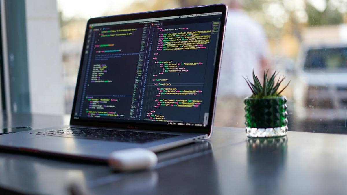Apa Itu Vibe Coding? Tren Baru Bikin Aplikasi Tanpa Skill Ngoding