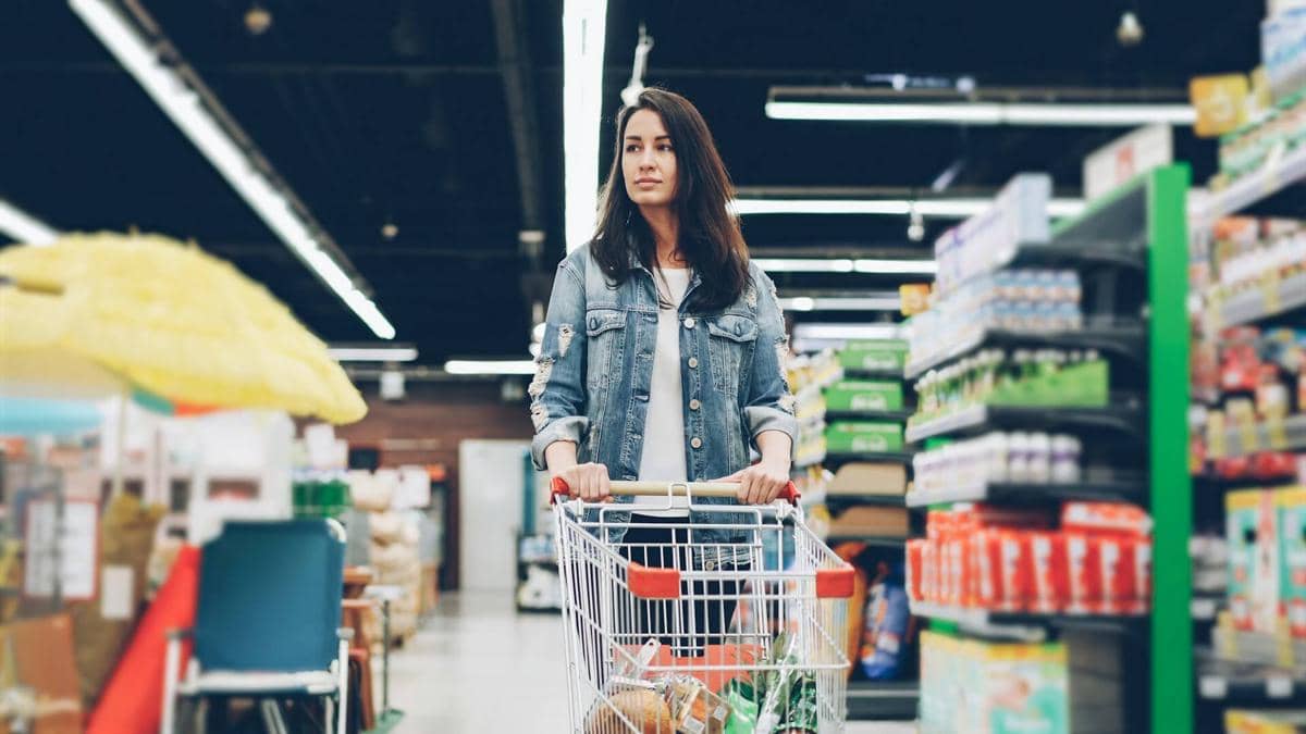 ilustrasi belanja di supermarket