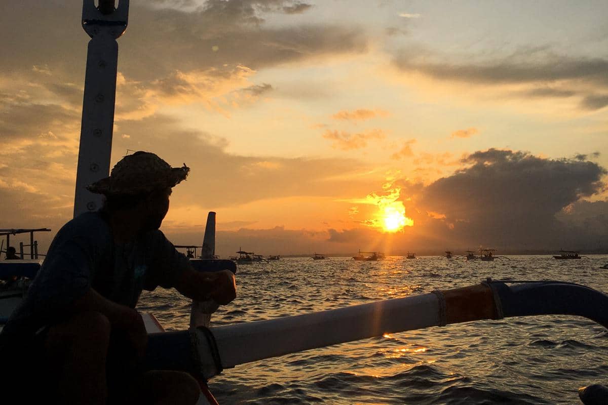 pemandangan sunrise di Pantai Lovina (dok.pribadi/Natalia Indah)