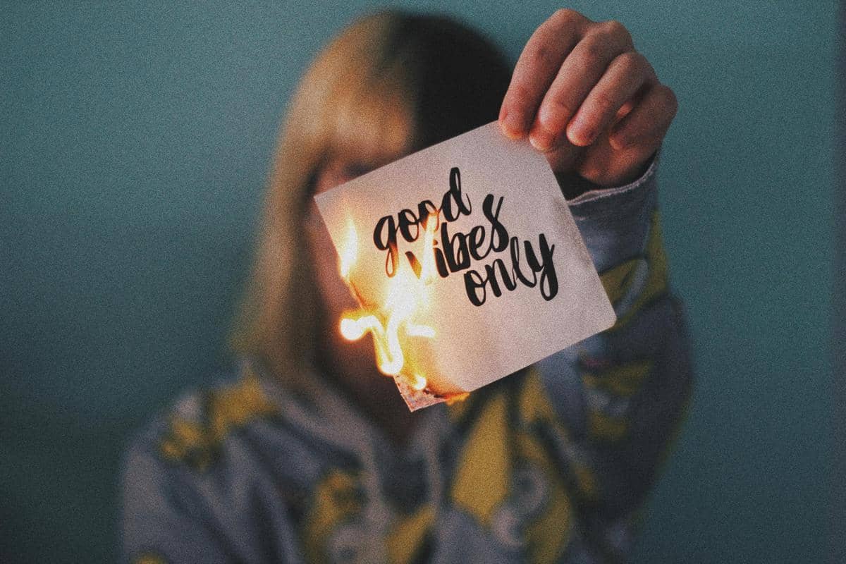 5 Tips Hadapi Toxic Positivity Era Digital, Realita Lebih Menyehatkan!