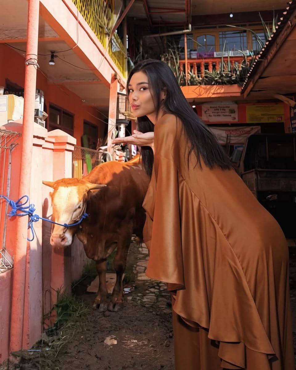 potret lebaran Idul Adha Harashta Haifa Zahra, Puteri Indonesia 2024