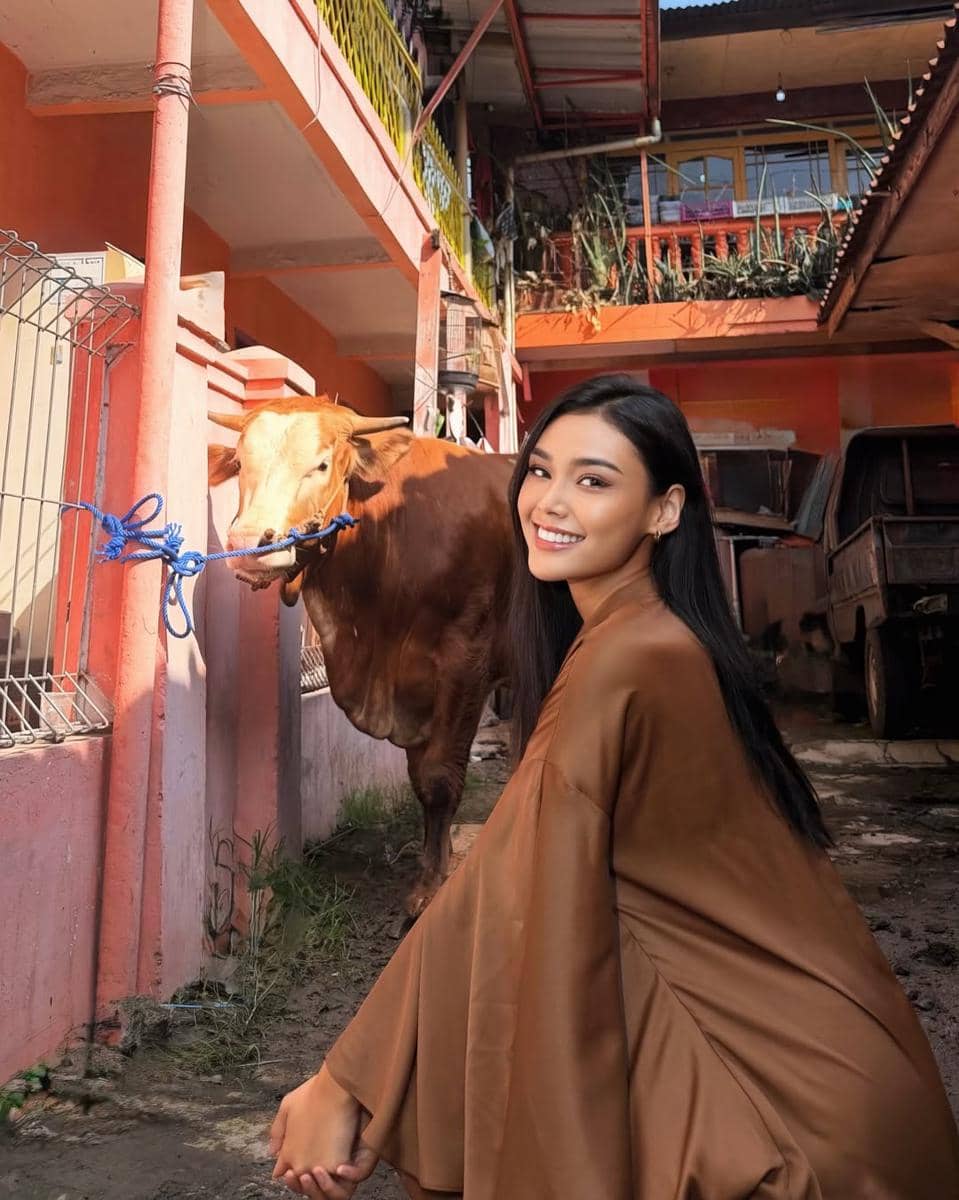 potret lebaran Idul Adha Harashta Haifa Zahra, Puteri Indonesia 2024