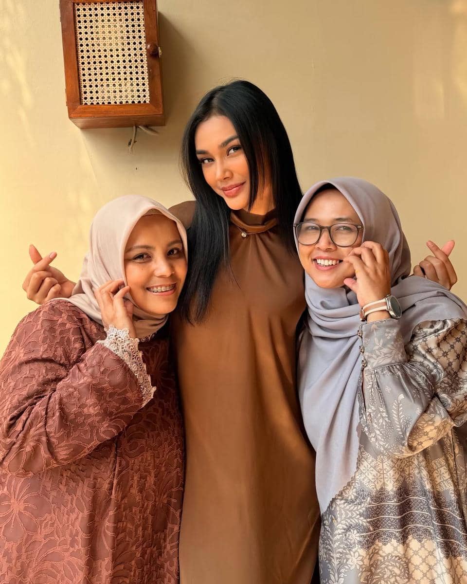potret lebaran Idul Adha Harashta Haifa Zahra, Puteri Indonesia 2024