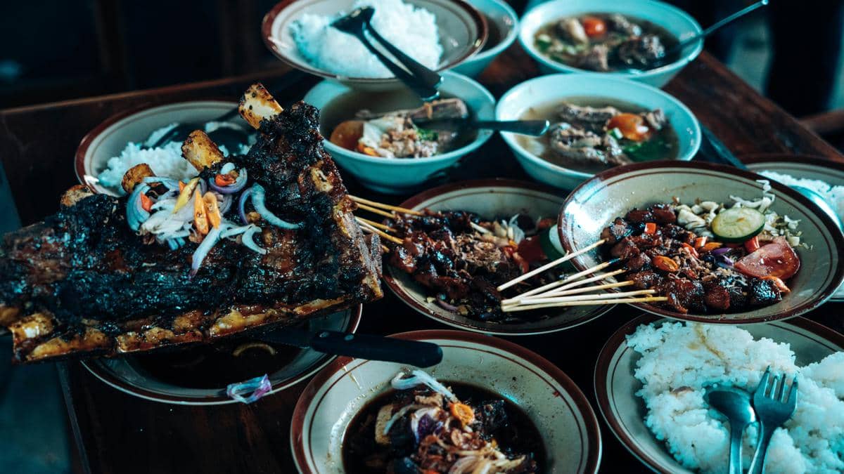 5 Tanda Tubuh Kamu Tidak Cocok Makan Banyak Daging Kambing Kurban