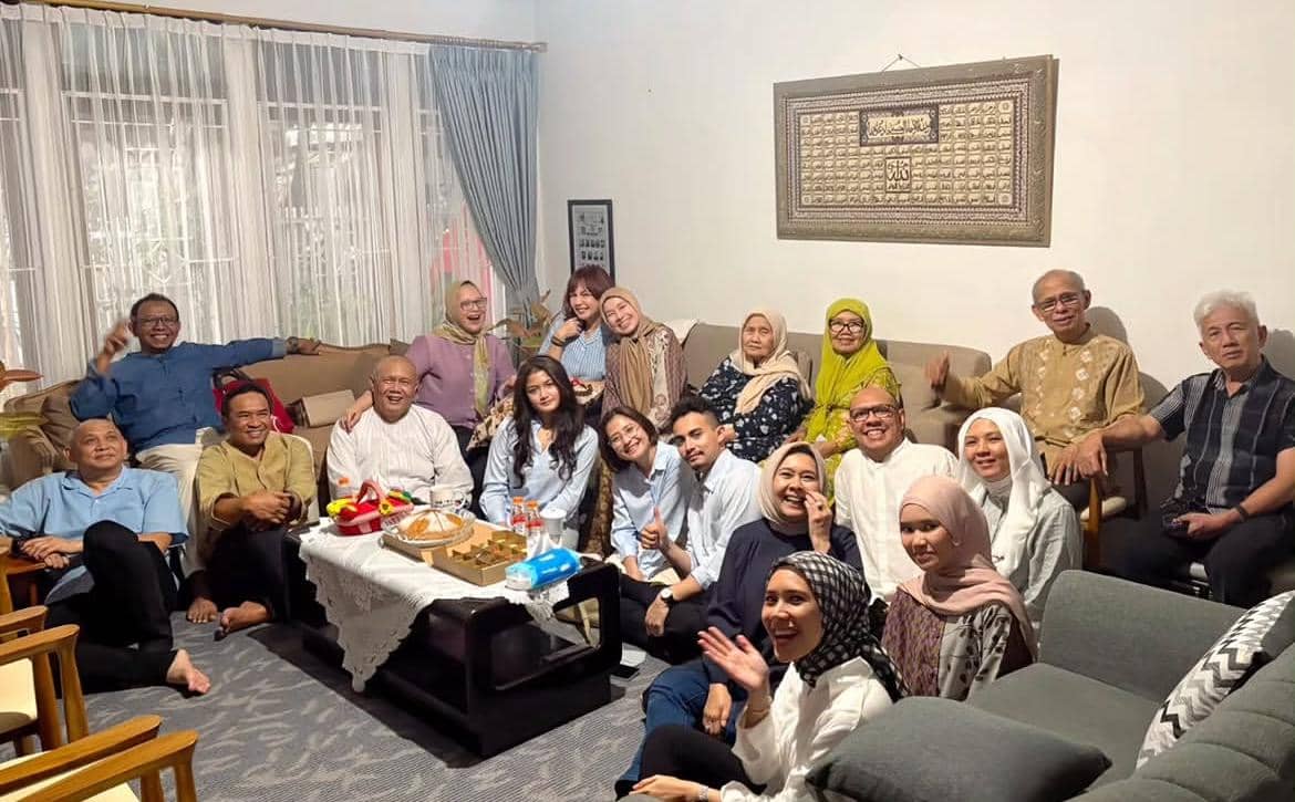 Prilly Latuconsina Idul Adha 2026 Bareng Keluarga Omara, Ini Potretnya