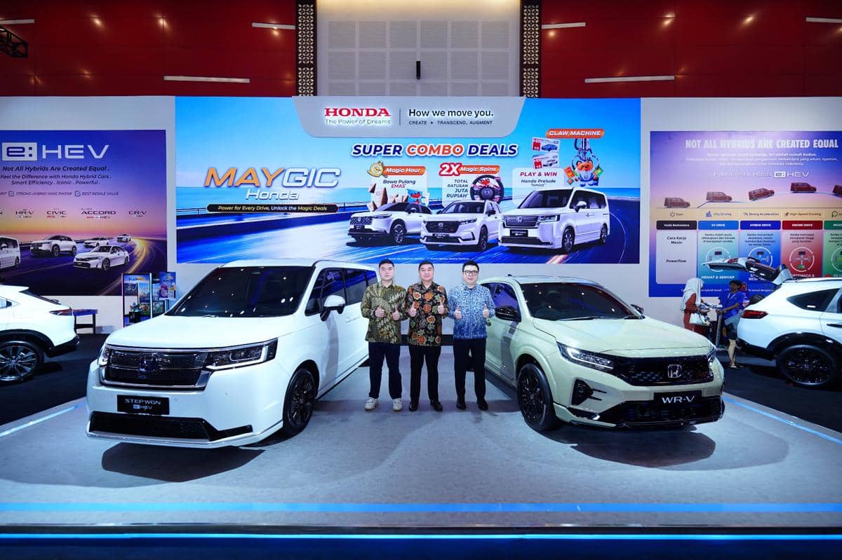 Jajaran manajemen Main Dealer Honda Surabaya Center .jpeg