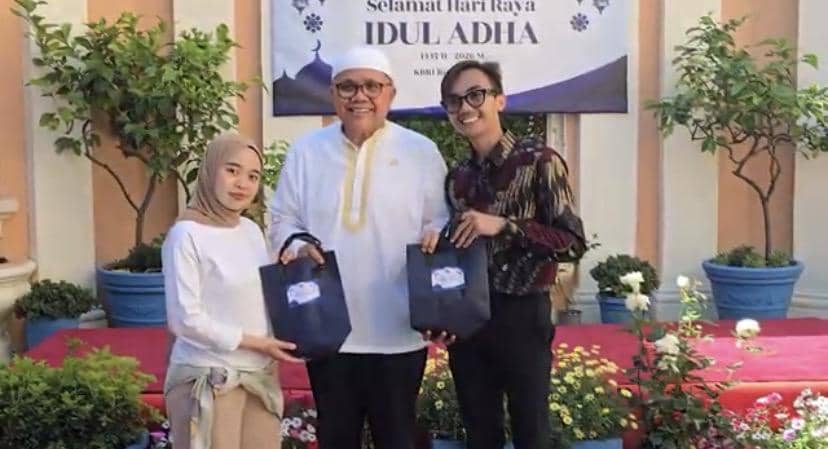 KBRI Roma Bagi-Bagi Bingkisan Kurban ke WNI dan Diaspora