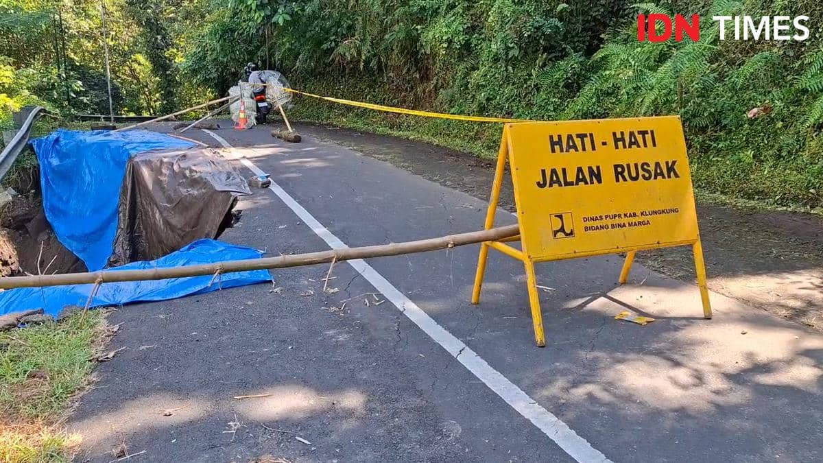 Tergerus Longsor, Jalan Getakan-Bakas di Klungkung Terancam Putus