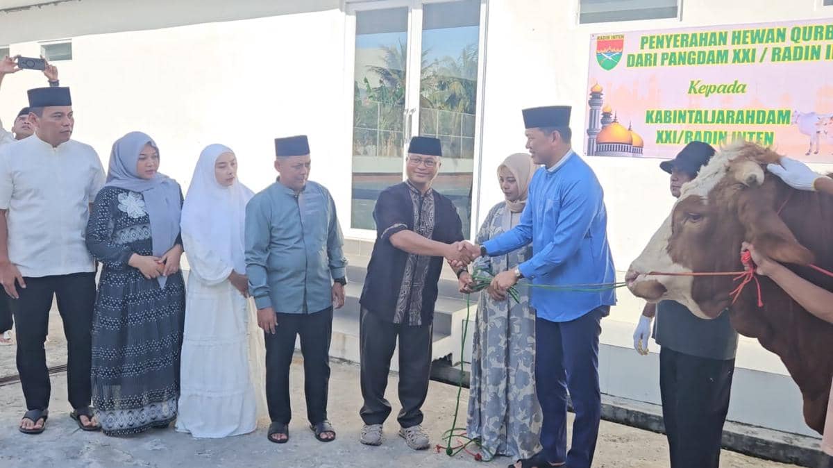 Tebar Kepedulian, Kodam XXI/Radin Inten Salurkan 21 Hewan Kurban