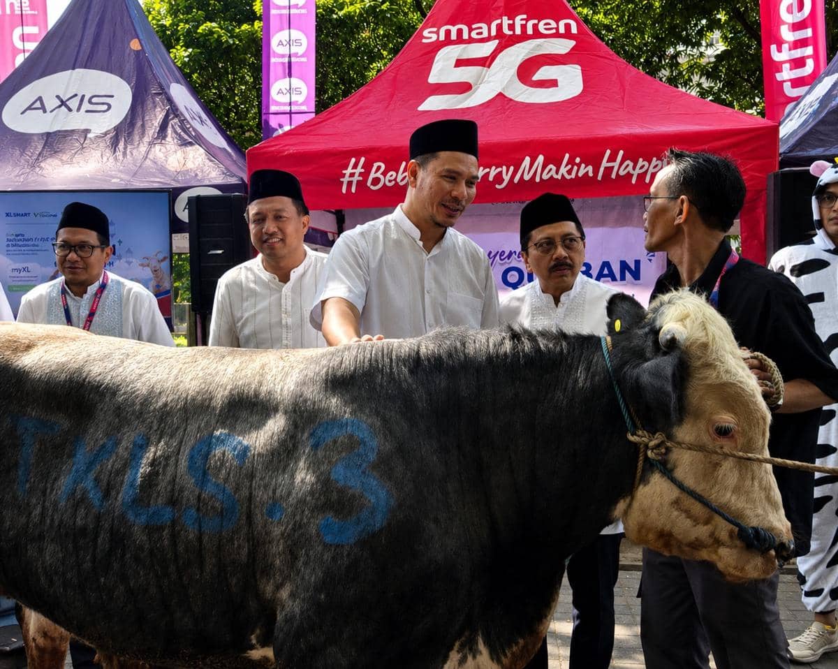 XLSMART Salurkan Kurban di 27 Kota dan Kabupaten Indonesia
