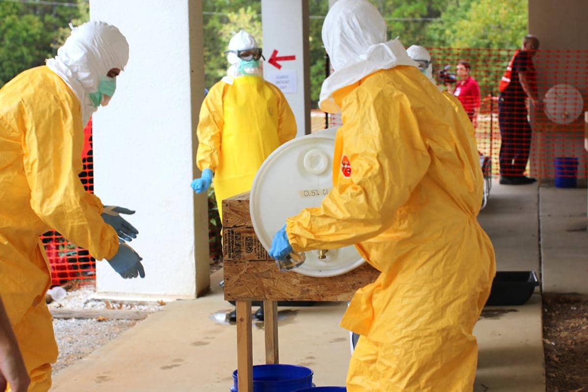 Wabah Ebola. 