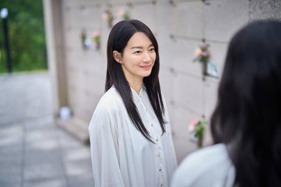 7 Fakta Karakter Shin Min Ah di Film The Eyes, Bawakan Peran Ganda!