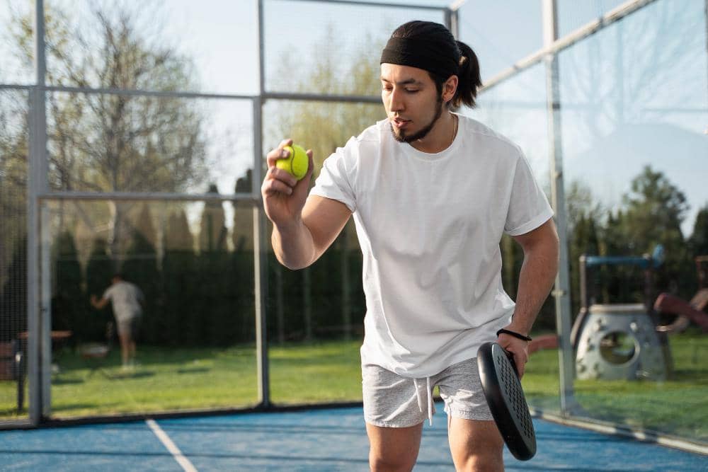ilustrasi cowok main padel