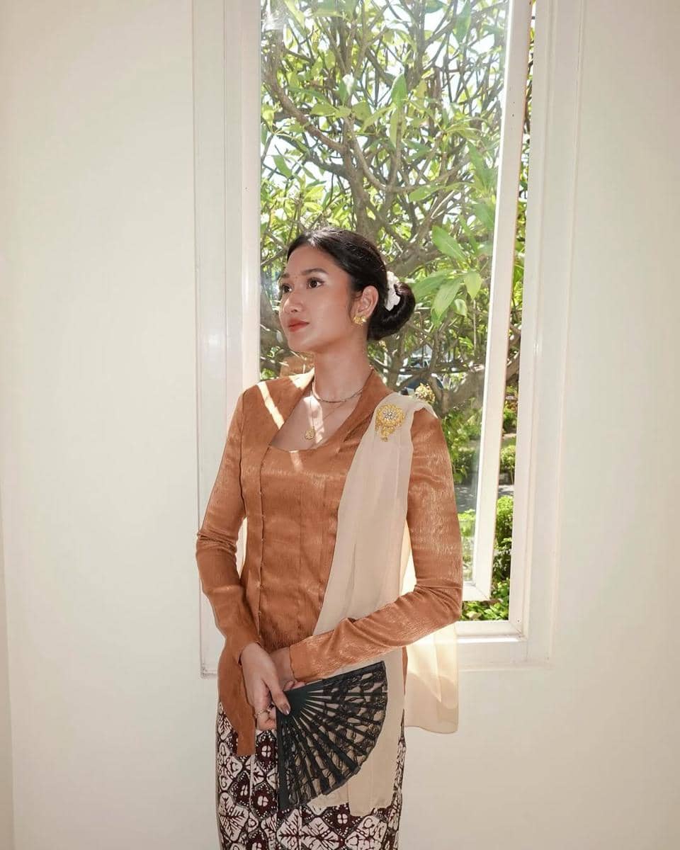 koleksi kebaya ala Claresta Taufan