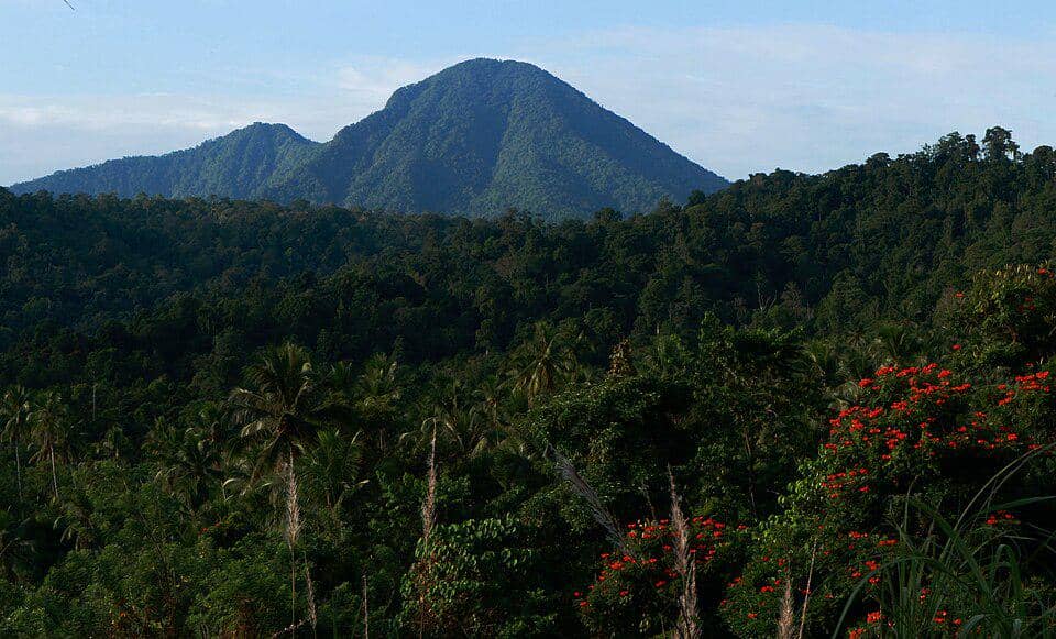 6 Gunung 1.000 mdpl di Sulawesi Utara buat Pendakian Pertama