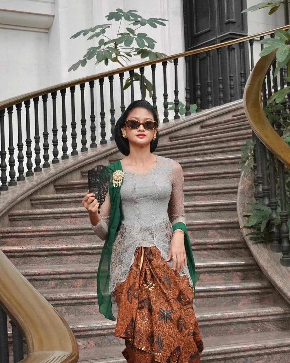 koleksi kebaya ala Claresta Taufan