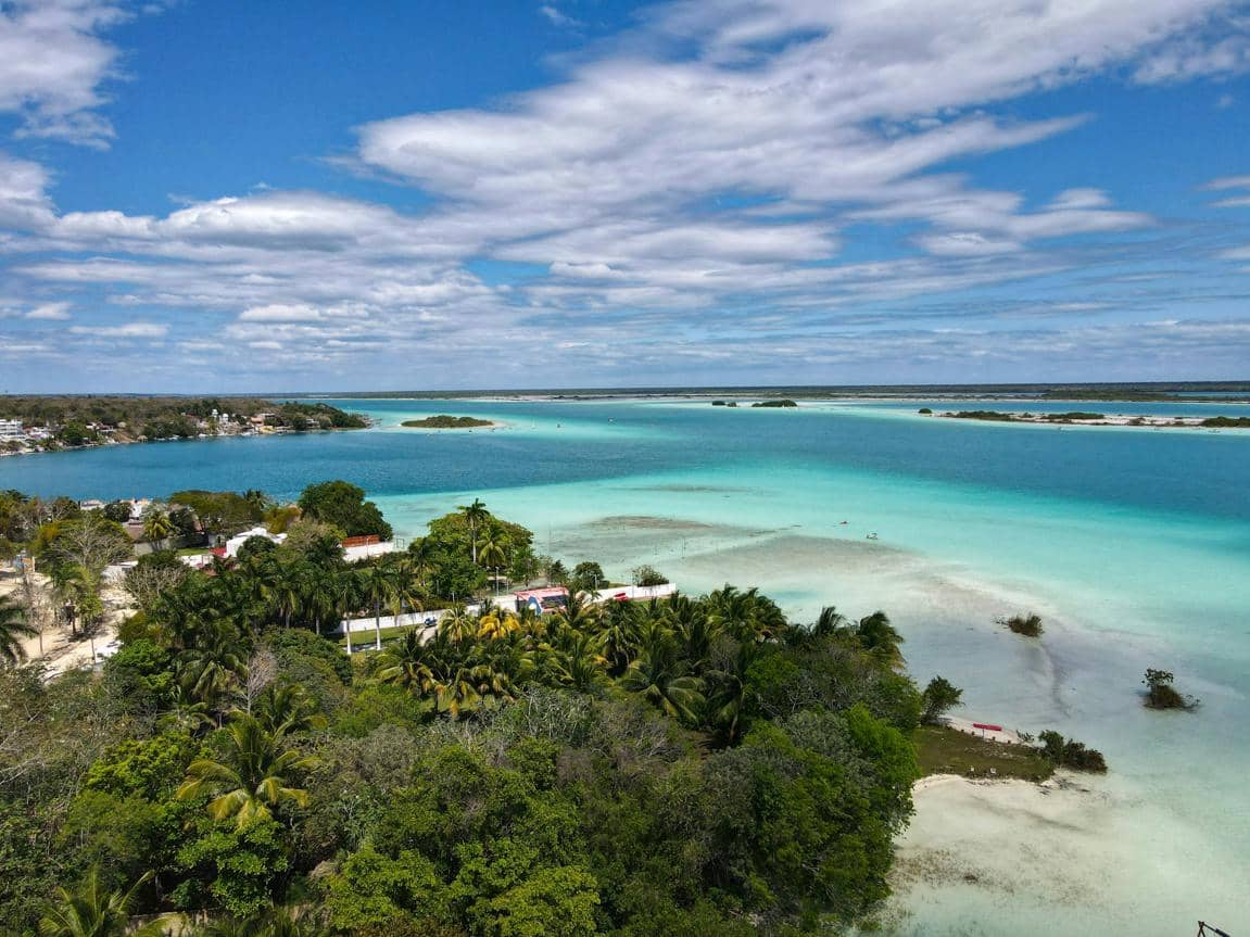 ilustrasi laguna di Bacalar