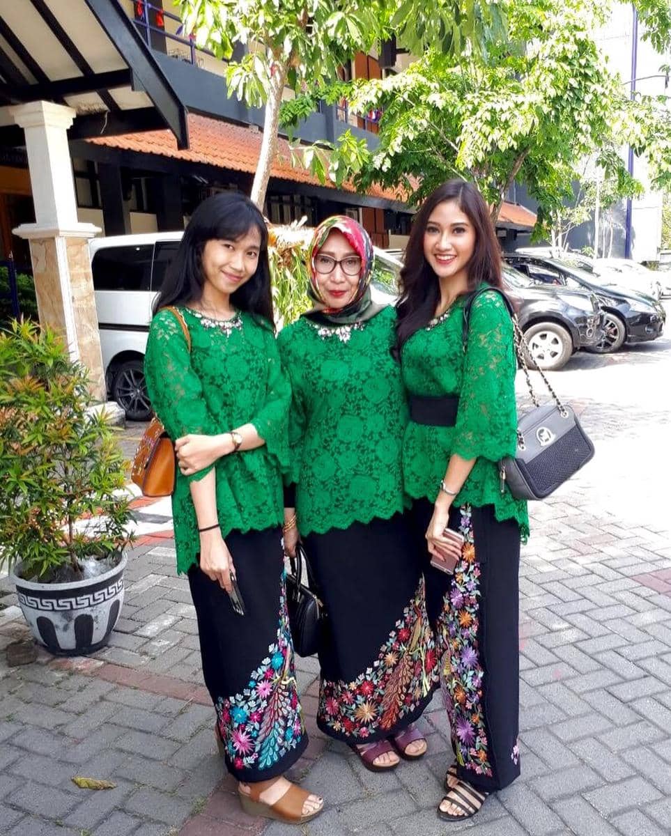 koleksi kebaya ala Claresta Taufan
