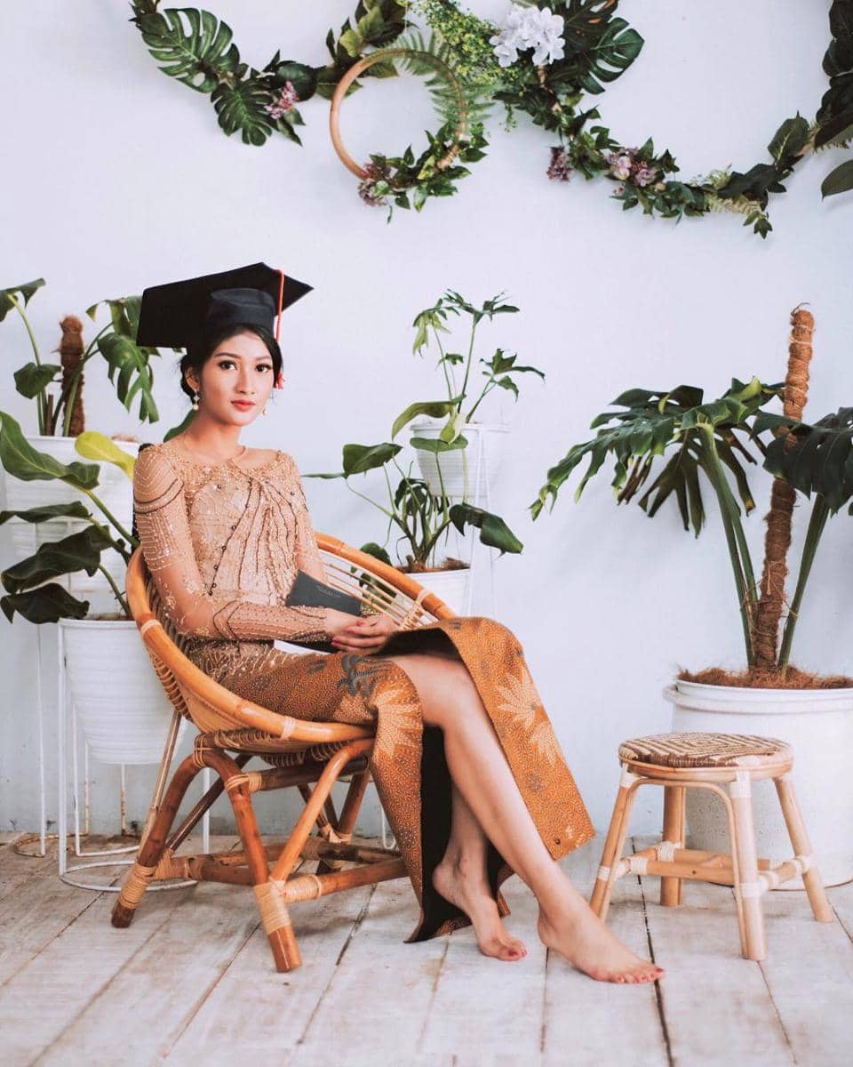 koleksi kebaya ala Claresta Taufan