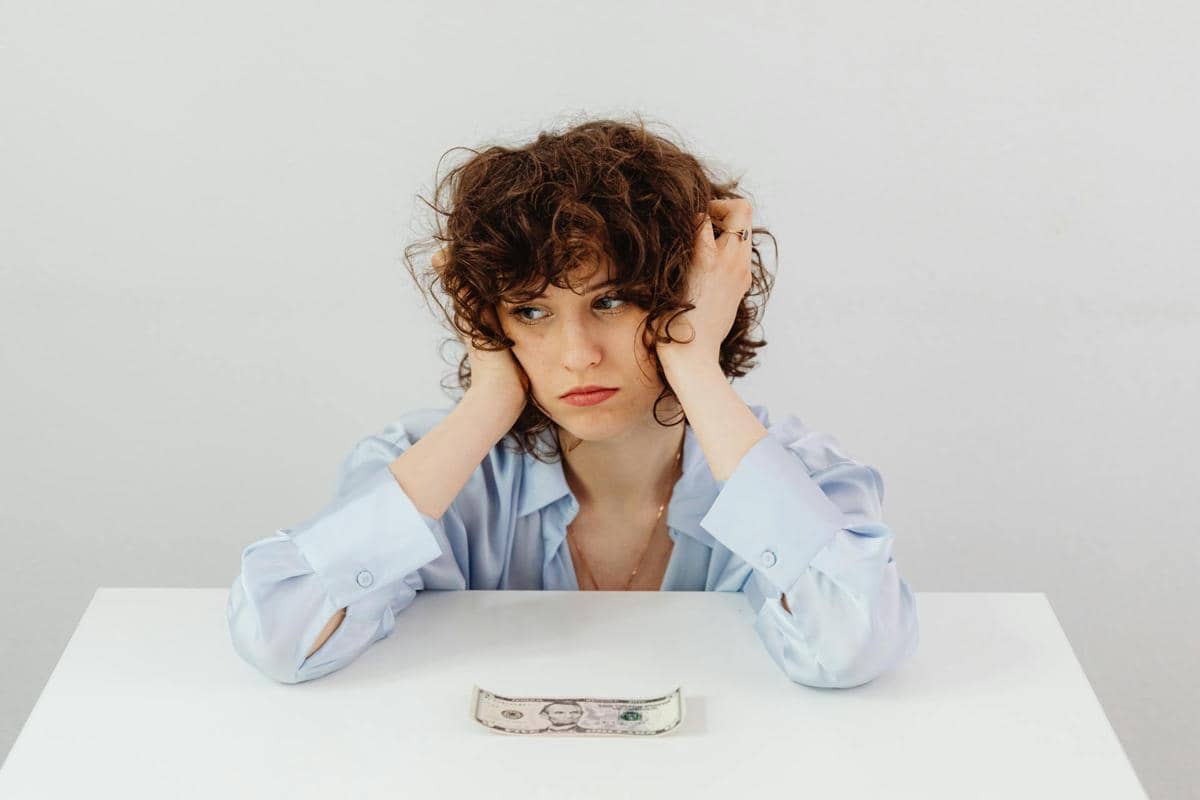 5 Tanda Mengalami Financial Fatigue, Lelah karena Kudu Hemat