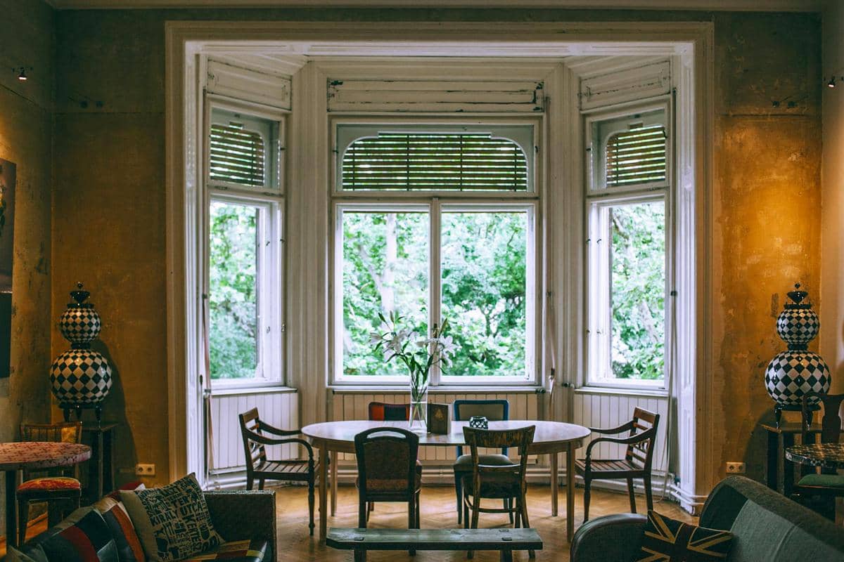 ruangan bergaya vintage