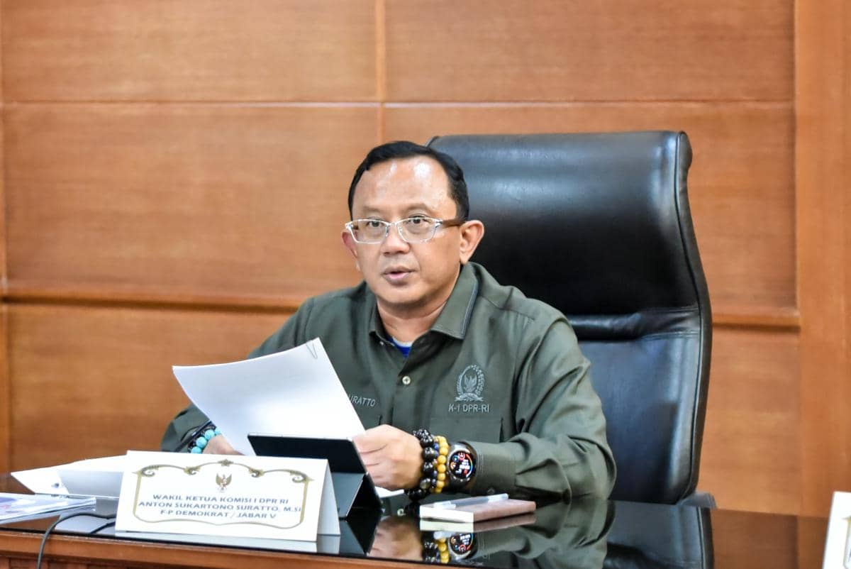 Wakil_Ketua_Komisi_I_DPR_Anton_Sukartono_Suratto__saat_memimpin_Kunjungan_Kerja__Kunker__Panja_Ruang20260525145541.jpg
