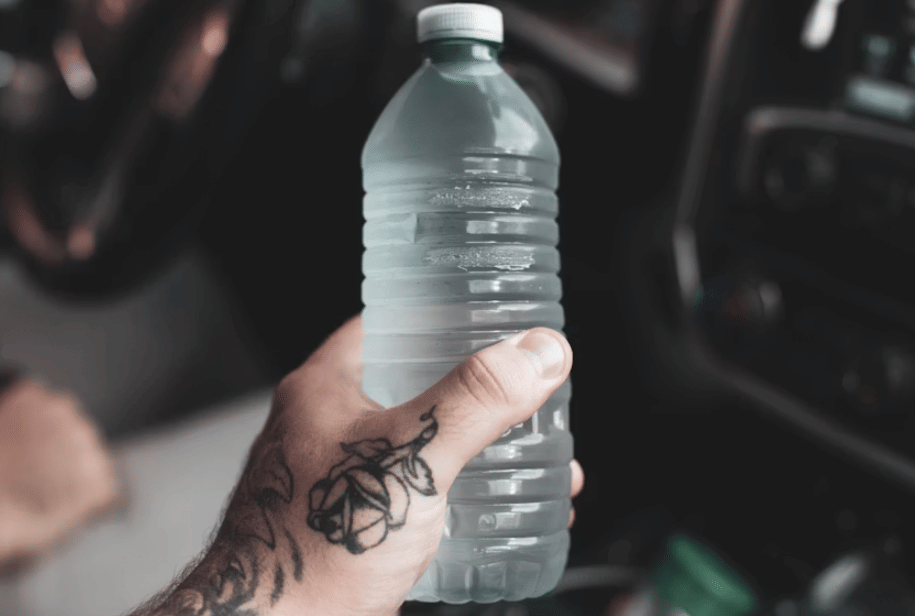 Saat Tabrakan, Botol Air di Mobil Bisa Jadi Proyektil Maut!