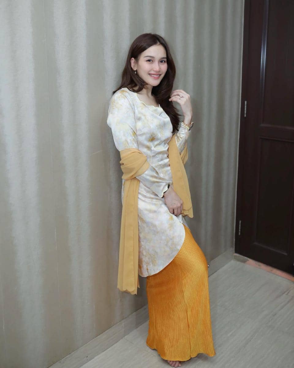 gaya Ayu Ting Ting dan keluarga saat Idul Adha