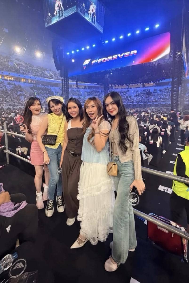 potret artis nonton konser F4 hari pertama