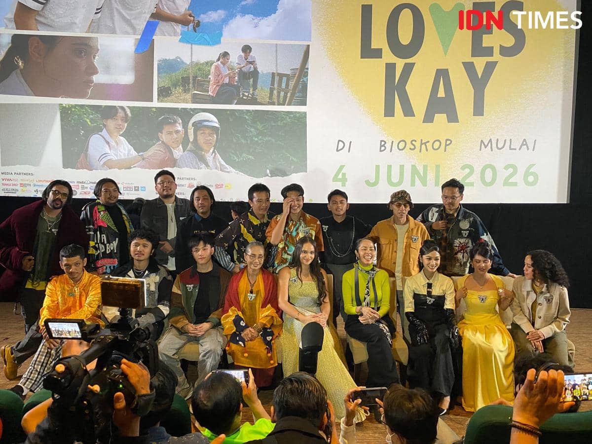 Para pemain dan kru film Nobody Loves Kay berpose bersama di konferensi pers di XXI Senayan City menjelang penayangan film pada 4 Juni 2026.