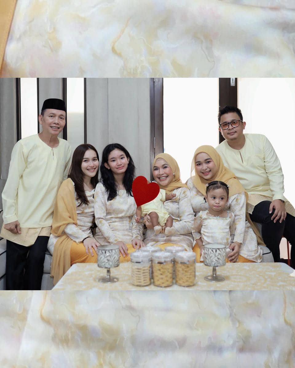 gaya Ayu Ting Ting dan keluarga saat Idul Adha