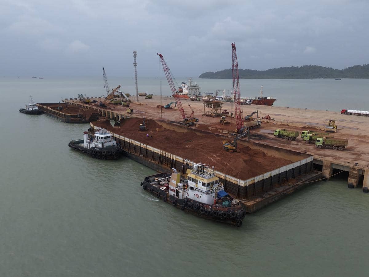 Aktivitas bongkar muat di Pelabuhan Kijing, Kalimantan Barat. (Dok. PTP Nonpetikemas)