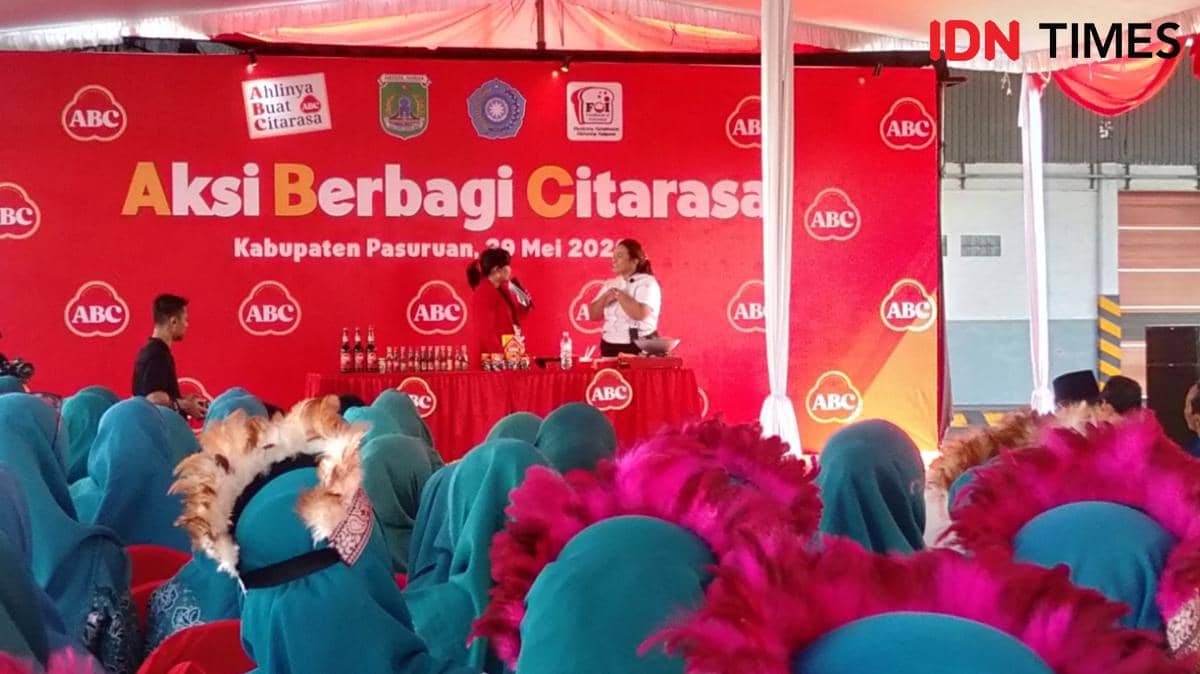Potret Chef ABC, Chef Jojo sedang Melakukan Demo Memasak Semur Daging Kecap