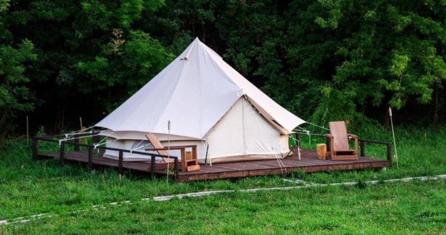 glamping (magnific.com/frimufilms)