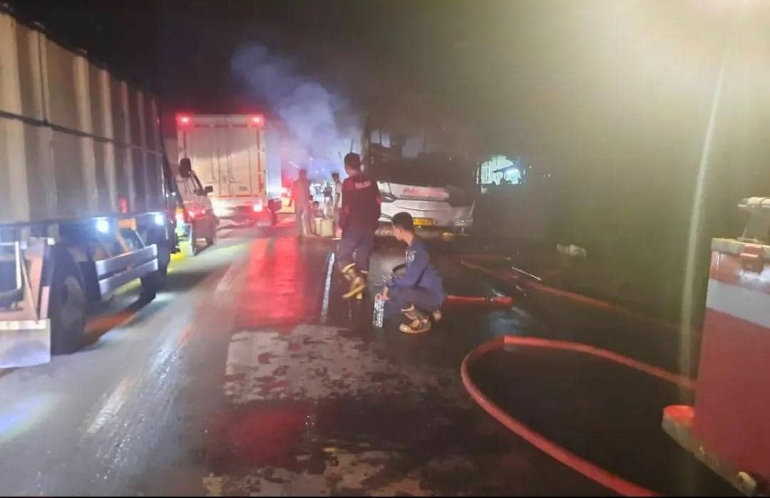 Bus Palala Jakarta-Padang terbakar di Jalintim Muba.
