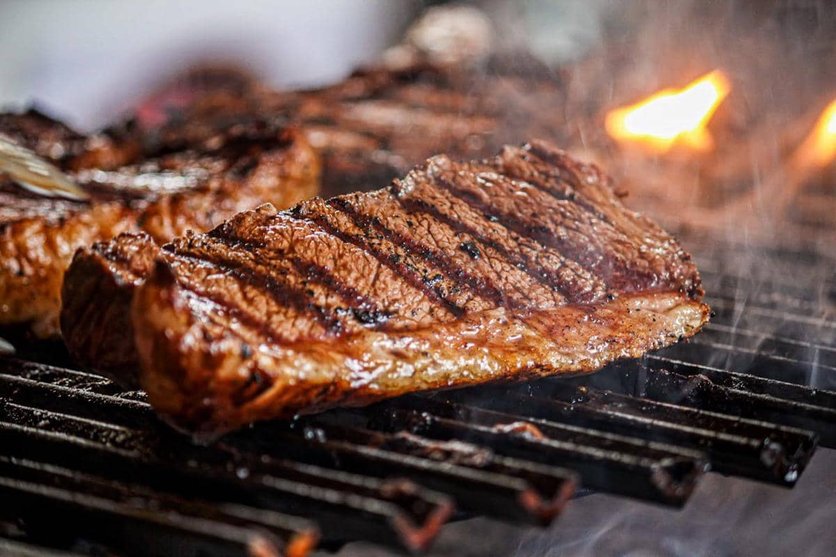 https://www.pexels.com/photo/close-up-of-juicy-grilled-steak-on-barbecue-36570436/