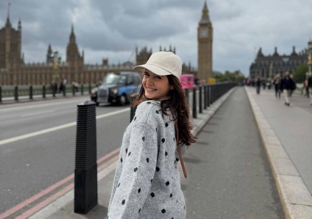 9 Potret Shivshakti Sachdev Liburan di London, Main ke Tower Bridge
