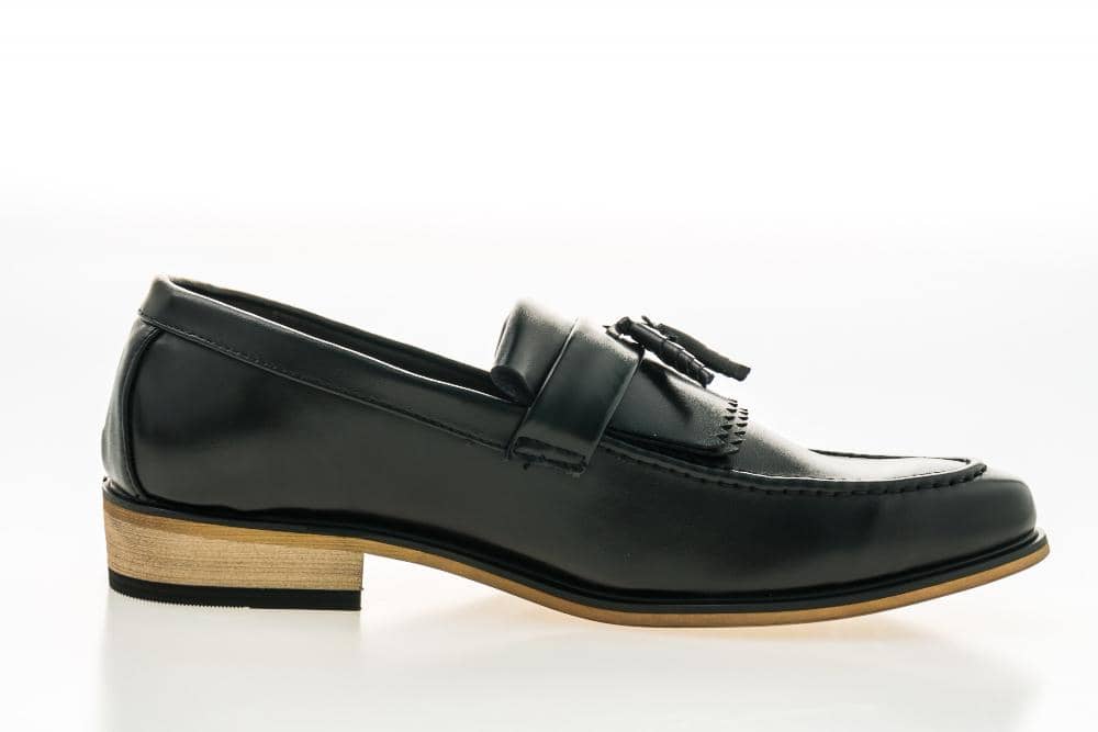 ilustrasi loafers cowok