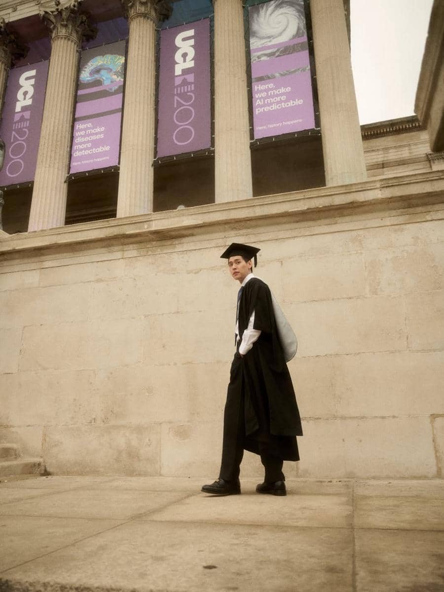 potret wisuda Billkin Putthipong dari University College London
