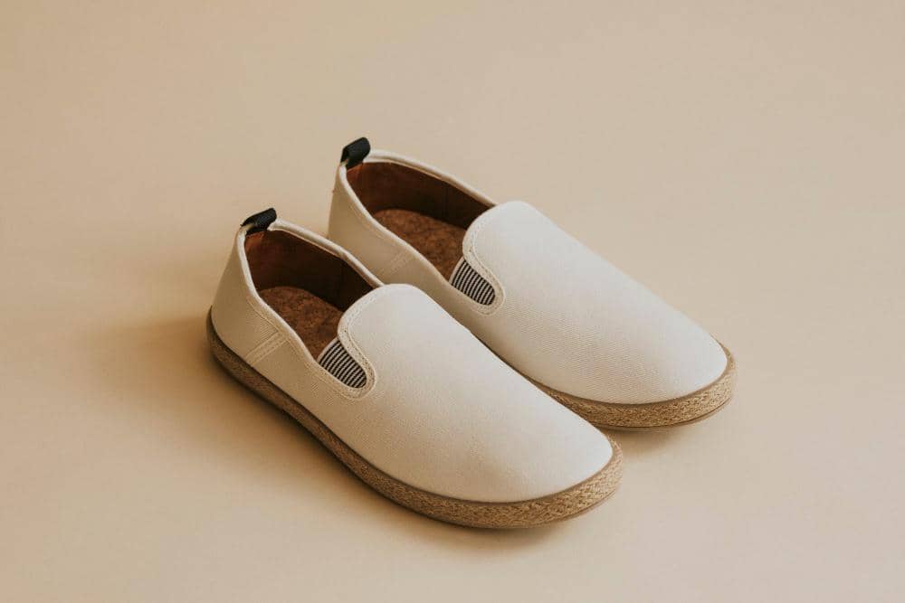 ilustrasi slip on cowok