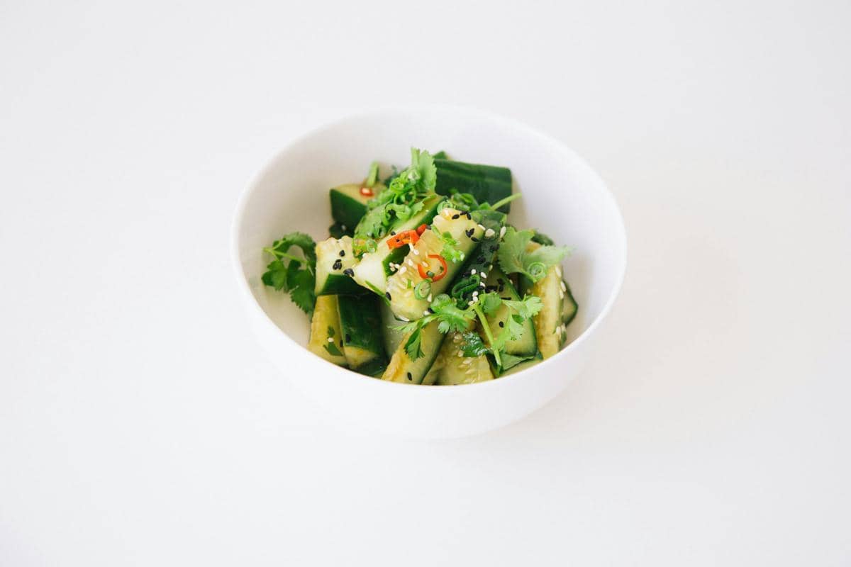 ilustrasi salad timun geprek