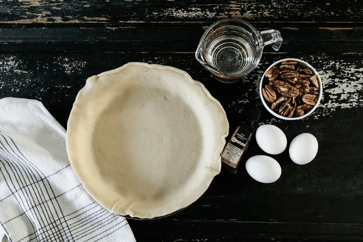 ilustrasi membuat chocolate cream pie
