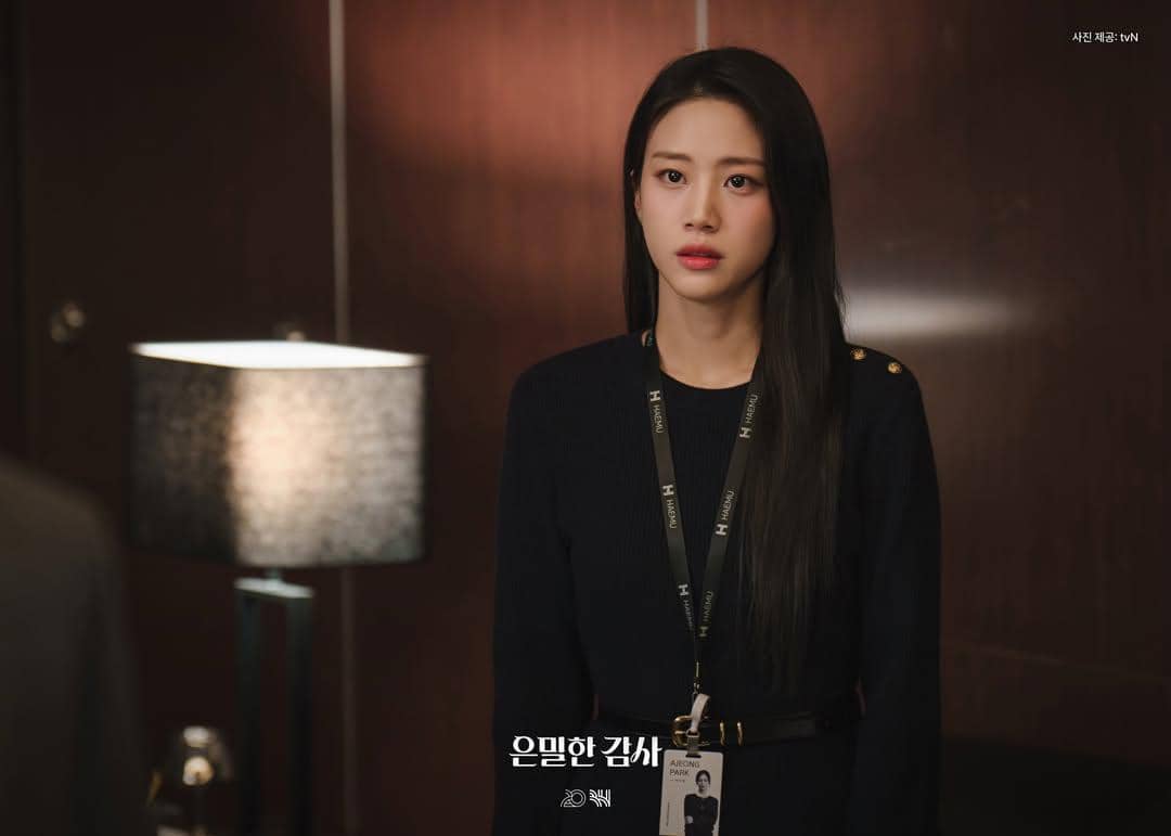 Park A Jeong (Hong Hwa Yeon) dalam drakor Filing for Love