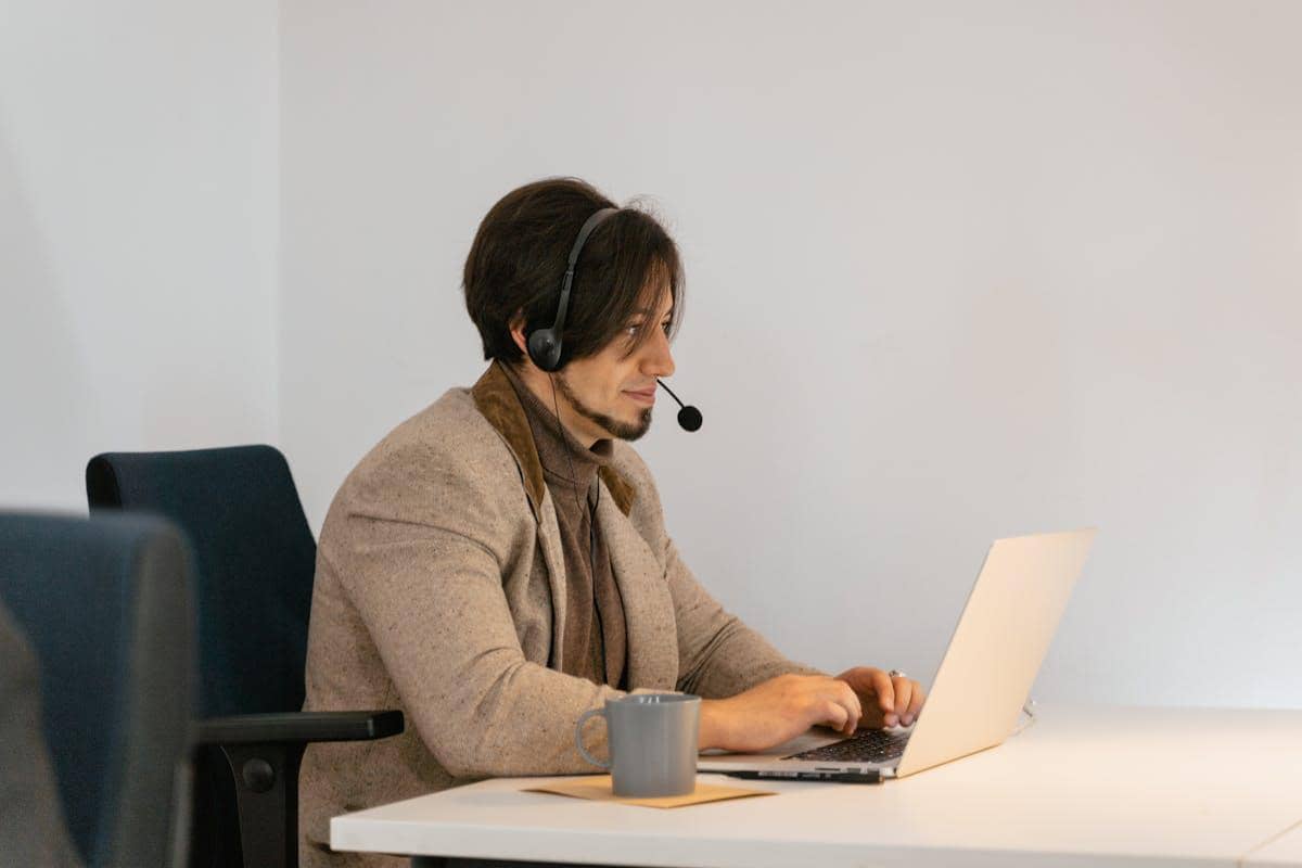 ilustrasi virtual assistant