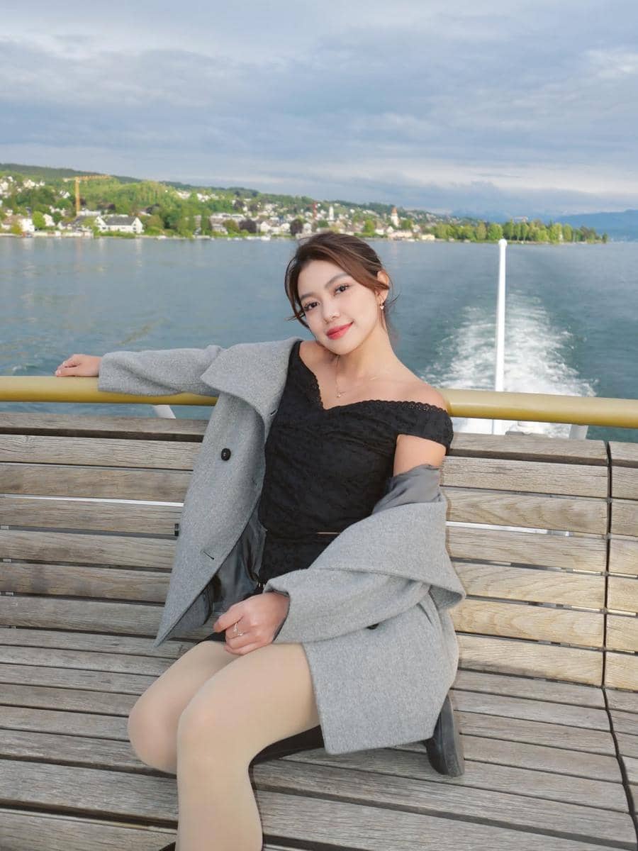 Regina Phoenix menikmati liburan di Jerman