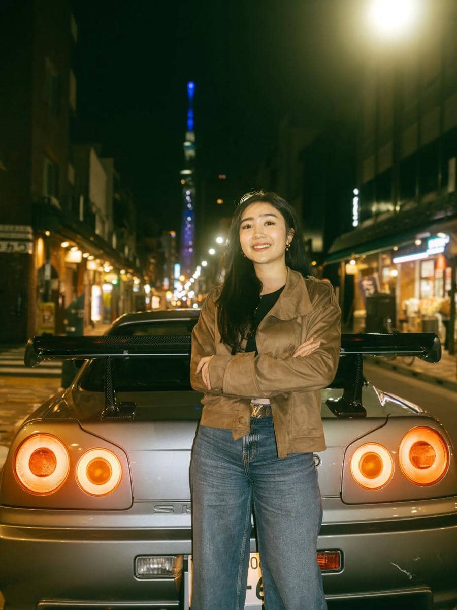 Febby Rastanty saat di area parkir Daikoku di Yokohama