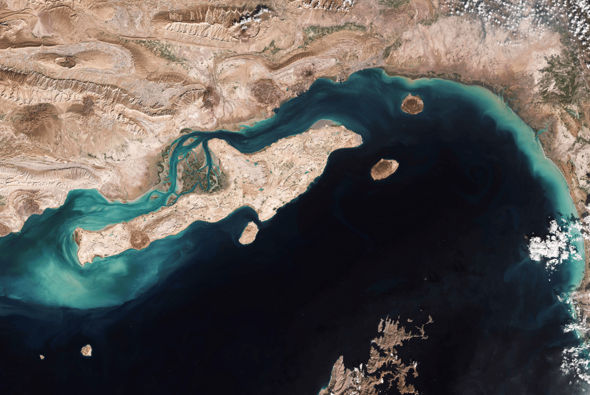 Banyak Ranjau Iran, AS Wanti-Wanti Pelaut Jauhi Selat Hormuz