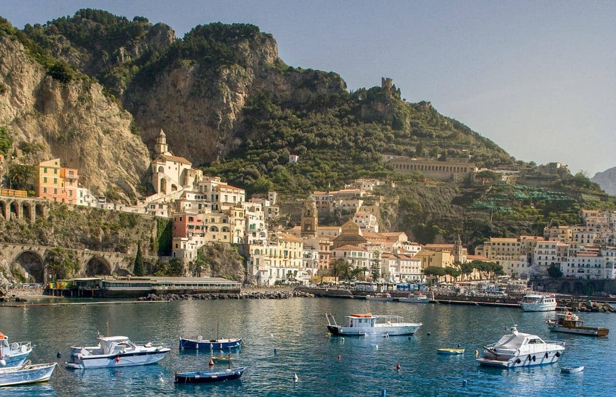 5 Wisata Pelabuhan Paling Romantis di Italia, Lanskapnya Indah!